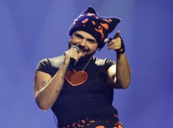 Πάει για τη νίκη ο Αkylas: «Σεισμός» στα προγνωστικά της Eurovision μετά την πρόκρισή του, «τρώει λάχανο» τα φαβορί – Σε ποια θέση είναι