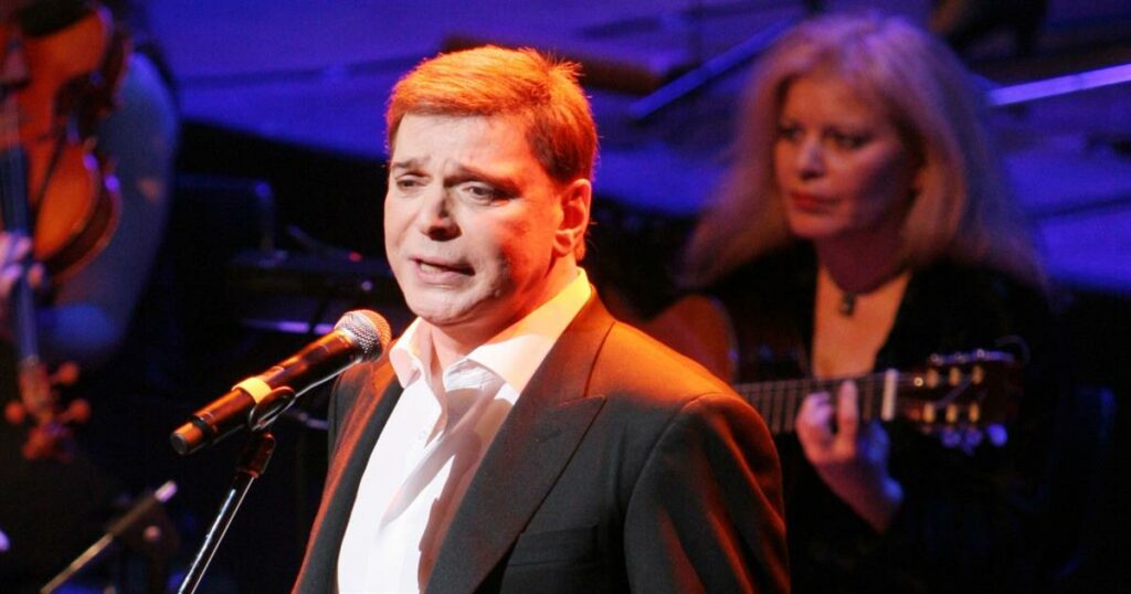 Πέθανε ο Γιώργος Μαρίνος