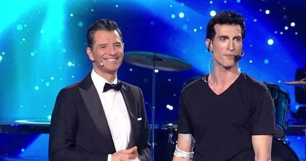 YFSF: Ο Κωνσταντίνος Μαγκλάρας έγινε… Σάκης Ρουβάς – Η μεταμόρφωση και η αντίδρασή του τραγουδιστή