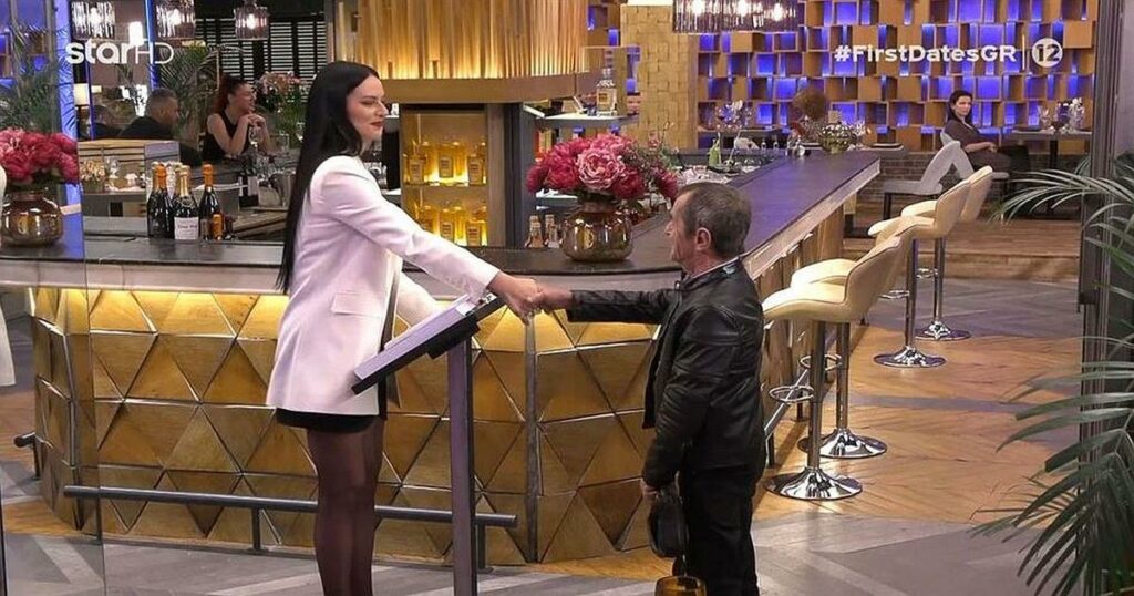 First Dates: Ο 69χρονος Γιώργος έψαχνε τον έρωτα και η 53χρονη Μαίρη έπαθε σοκ όταν τον είδε (video)