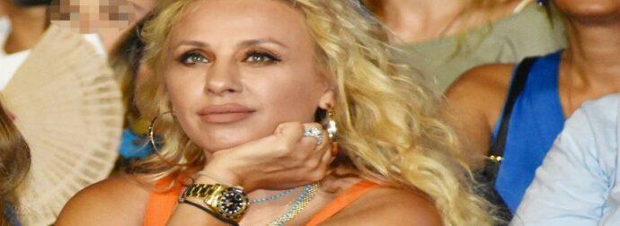 Σοκ με τη Γωγώ Μαστροκώστα: Δεν πέθανε από τον καρκίνο του μαστού – Η σπάνια ασθένεια που τη «λύγισε» (Βίντεο)