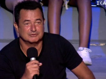 Survivor: «Το μυαλό μου είναι στον παίκτη που τραυματίστηκε» λέει ο παραγωγός του ριάλιτι Ατζούν Ιλιτζαλί