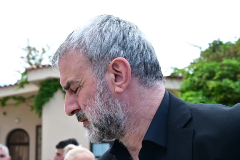 «Ξεκουράσου αγάπη μου, να είσαι σίγουρη ότι πάλι εσένα θα ερωτευόμουν» – Ράγισε καρδιές ο επικήδειος του Τραϊανού Δελλά