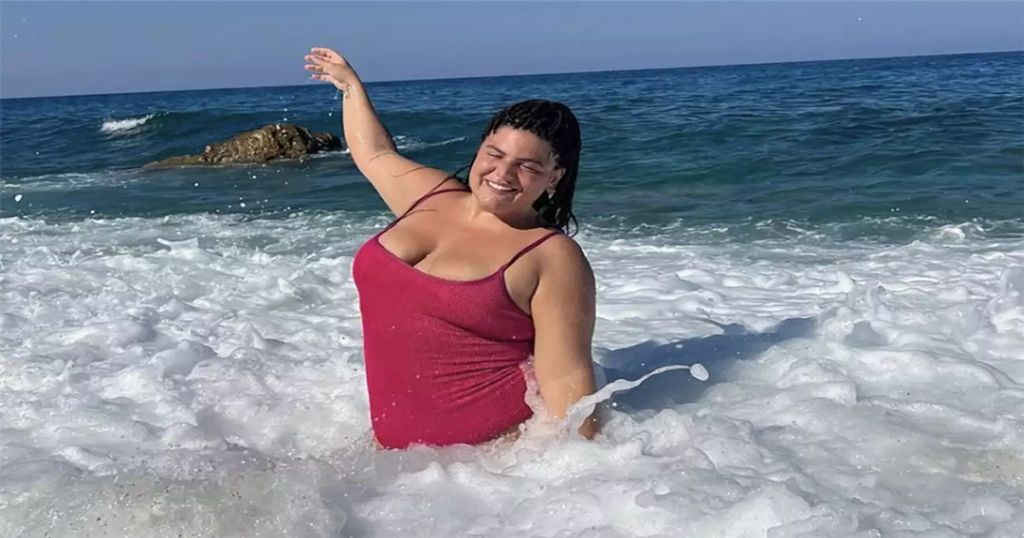 Η Δανάη Μπάρκα ανέβασε την 1η φώτο με μαγιό για φέτος και όλοι παρατήρησαν το σχόλιο που της έκανε ο σύντροφός της, Φάνης Μπότσης