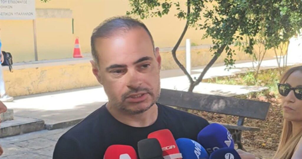 Δολοφονία Σταυρούλας Λεβεντάκη: Ξέσπασε ο αδελφός της έξω από τα δικαστήρια – Σε ποιον θα κάνει μήνυση (Βίντεο)