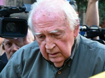 Αλέξανδρος Γιωτόπουλος: Η στιγμή που μπαίνει σε ταξί και επιστρέφει στις φυλακές – Φωτογραφίες ντοκουμέντο