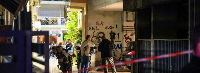 Σοκ στην Καλαμάτα: 41χρονος φέρεται να σκότωσε τη σύζυγό του μέσα στο σπίτι τους – Τα δύο παιδιά μεταφέρθηκαν στο νοσοκομείο