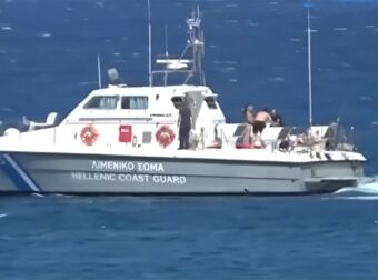 Τουριστικό σκάφος εμβόλισε αλιευτικό και το κατέστρεψε ολοσχερώς έξω από τη Μαρίνα Ζέας