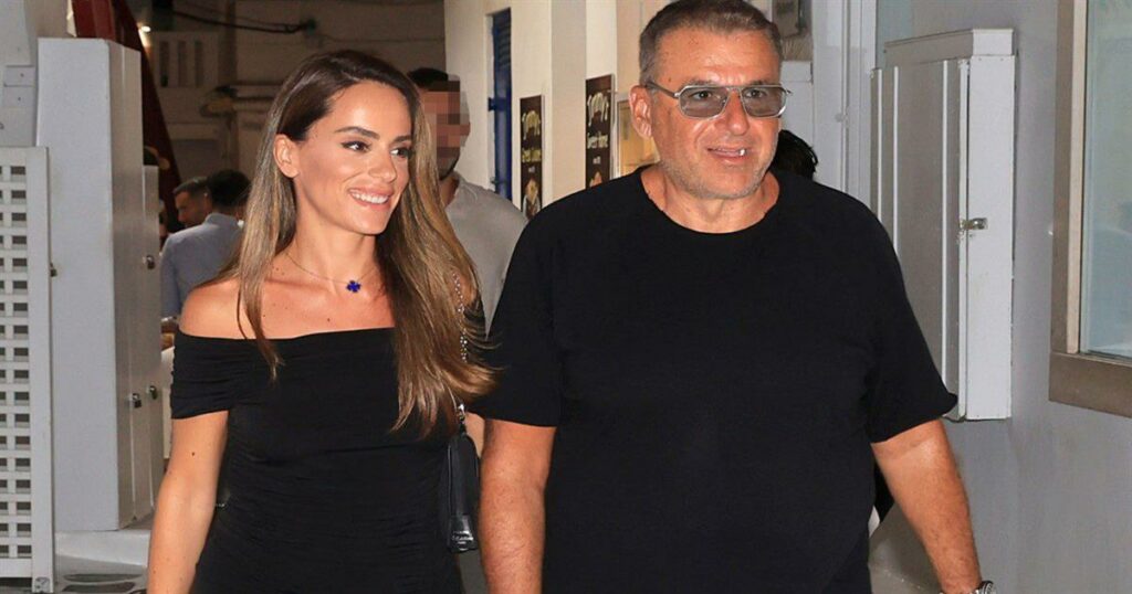 Γιώργος Λιάγκας: Έγινε κουμπάρος! Τον συνόδευσε η Μαρία Αντωνά – Φωτογραφίες και βίντεο από την εκκλησία