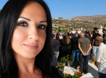 Σε κλίμα βαθιάς οδύνης το τελευταίο αντίο στη Μαρία Αντωνογιαννάκη – Συγγενείς, φίλοι και συνάδελφοι ήταν όλοι εκεί