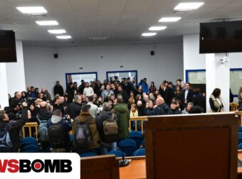 Δίκη για τα Τέμπη: Νέα ένταση και νέα διακοπή – Διαμαρτυρία συγγενών των θυμάτων