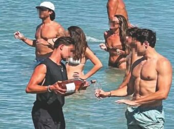 Εργασιακός μεσαίωνας στην Πάρο: Σερβιτόροι εκτελούν χρέη… οινοχόων μέσα στη θάλασσα