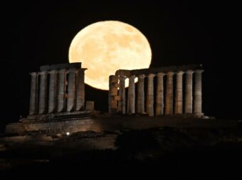 Σημειώστε την ημερομηνία: Το πιο λαμπερό φεγγάρι του καλοκαιριού θα μαγέψει τον ουρανό