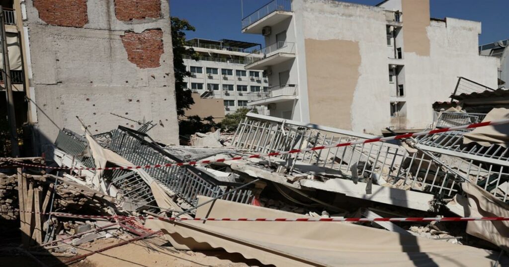 Στο μικροσκόπιο οι εκσκαφές για την κατάρρευση της πολυκατοικίας στα Πετράλωνα – Τι προκύπτει από τις εργασίες στο διπλανό οικόπεδο