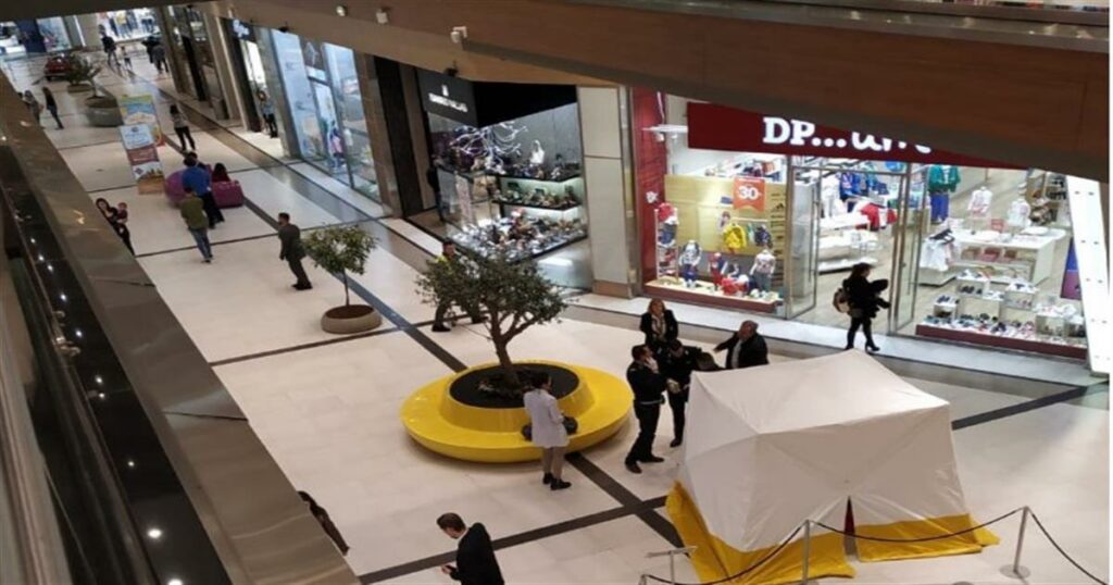 Τρόμος για 14χρονη σε εμπορικό κέντρο: 19χρονος την ακινητοποίησε στις τουαλέτες και προσπάθησε να την βιάσει (video)