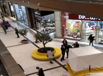 Τρόμος για 14χρονη σε εμπορικό κέντρο: 19χρονος την ακινητοποίησε στις τουαλέτες και προσπάθησε να την βιάσει (video)