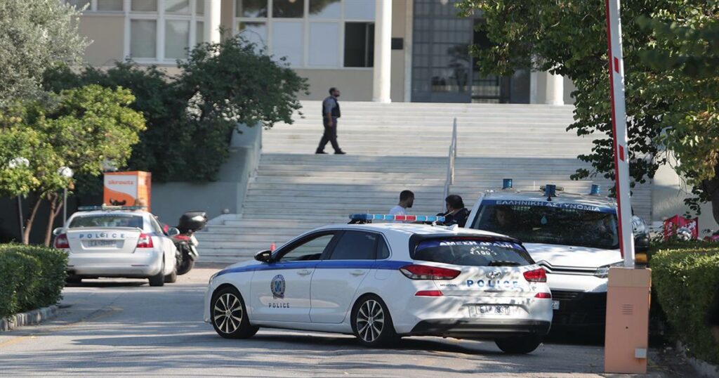 «Κάπνιζα και από λάθος μου ξέσπασε φωτιά», είπε ο άνδρας που συνελήφθη για τη φωτιά στο Σισμανόγλειο
