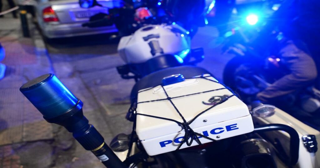 ΕΚΤΑΚΤΟ: ΝΕΚΡΟΣ ΑΝΔΡΑΣ ΣΕ ΔΙΑΜΕΡΙΣΜΑ ΤΥΛΙΓΜΕΝΟΣ ΣΕ ΣΕΝΤΟΝΙ – ΣΤΟ ΧΩΡΟ ΒΡΕΘΗΚΕ Ο ΑΔΕΛΦΟΣ ΤΟΥ