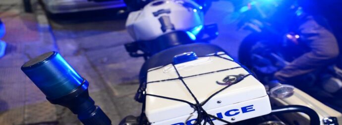 ΕΚΤΑΚΤΟ: ΝΕΚΡΟΣ ΑΝΔΡΑΣ ΣΕ ΔΙΑΜΕΡΙΣΜΑ ΤΥΛΙΓΜΕΝΟΣ ΣΕ ΣΕΝΤΟΝΙ – ΣΤΟ ΧΩΡΟ ΒΡΕΘΗΚΕ Ο ΑΔΕΛΦΟΣ ΤΟΥ