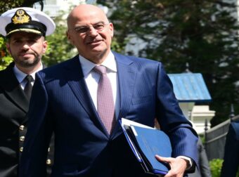 Αποστολή υψηλών συμβολισμών στην Τουρκία: Ο Νίκος Δένδιας συνοδεύει τον Κυριάκο Μητσοτάκη στη Σύνοδο Κορυφής του ΝΑΤΟ