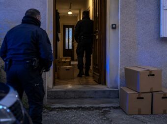 Ανατριχιαστική υπόθεση: Λείψανα νεογέννητων μέσα σε σακούλες και κουτιά – Πώς αποκαλύφθηκε το μυστικό