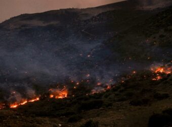 Δύσκολη η εικόνα στο Ρέθυμνο από τα πύρινα μέτωπα – «Προέχει η ανθρώπινη ζωή», λέει ο Γ. Τσαπάκος