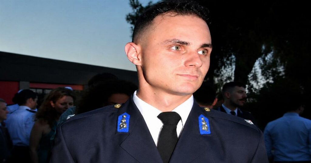 Βαρύ πένθος στο Αγρίνιο από τον θάνατο του 27χρονου αξιωματικού, Κωνσταντίνου Λαιμοδέτη, που πέθανε στη φωτιά στο Γύθειο