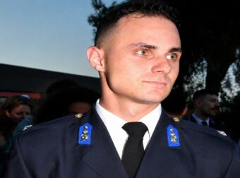 Βαρύ πένθος στο Αγρίνιο από τον θάνατο του 27χρονου αξιωματικού, Κωνσταντίνου Λαιμοδέτη, που πέθανε στη φωτιά στο Γύθειο