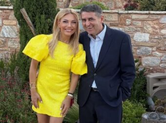 Γιώργος Μυλωνάκης: Χαμογελά ξανά στο πλευρό της Τίνας Μεσσαροπούλου – Η νέα κοινή τους φωτογραφία σε δεξίωση