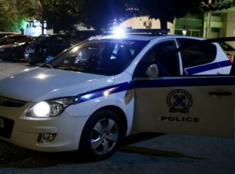 Άγριο επεισόδιο με τον πρώην της: Οι φωνές που ξεσήκωσαν τη γειτονιά και τα πεταμένα ρούχα απ’ το μπαλκόνι – Τι αναφέρει μάρτυρας