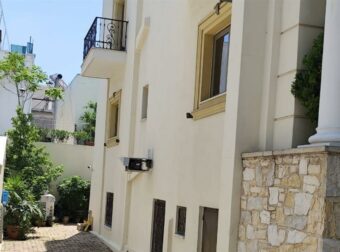 Εγκεφαλικά νεκρός ο 17χρονος που έπεσε από μπαλκόνι ξενοδοχείου – Είχε αγοράσει αλκοόλ με πλαστό δίπλωμα (video)
