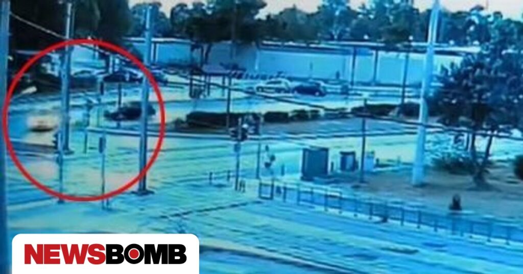 Ποσειδώνος: Η στιγμή που το ταξί κάνει αναστροφή και η μοτοσικλέτα πέφτει πάνω του – Βίντεο