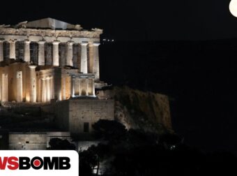 Η Αθήνα λουσμένη στο φως του φεγγαριού – Εντυπωσιακές εικόνες από την Αυγουστιάτικη Πανσέληνο