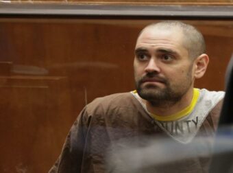 Νικ Ράινερ: Φέρεται να περίμενε την κατάλληλη στιγμή για να αιφνιδιάσει τους γονείς του – Η νέα επιβαρυντική εξέλιξη στην υπόθεση δολοφονίας