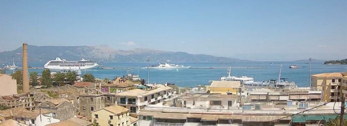 Φίλιππος Νιάρχος και Σεΐχης Hamdan Al Nahyan με τις θαλαμηγούς τους στην Κέρκυρα