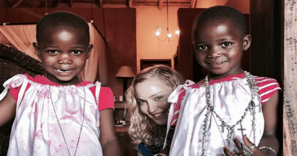 Madonna: «Ένιωσα έναν βαθύ δεσμό μαζί σας από την πρώτη στιγμή» – Οι ευχές στις δίδυμες κόρες της για τα 14α γενέθλιά τους