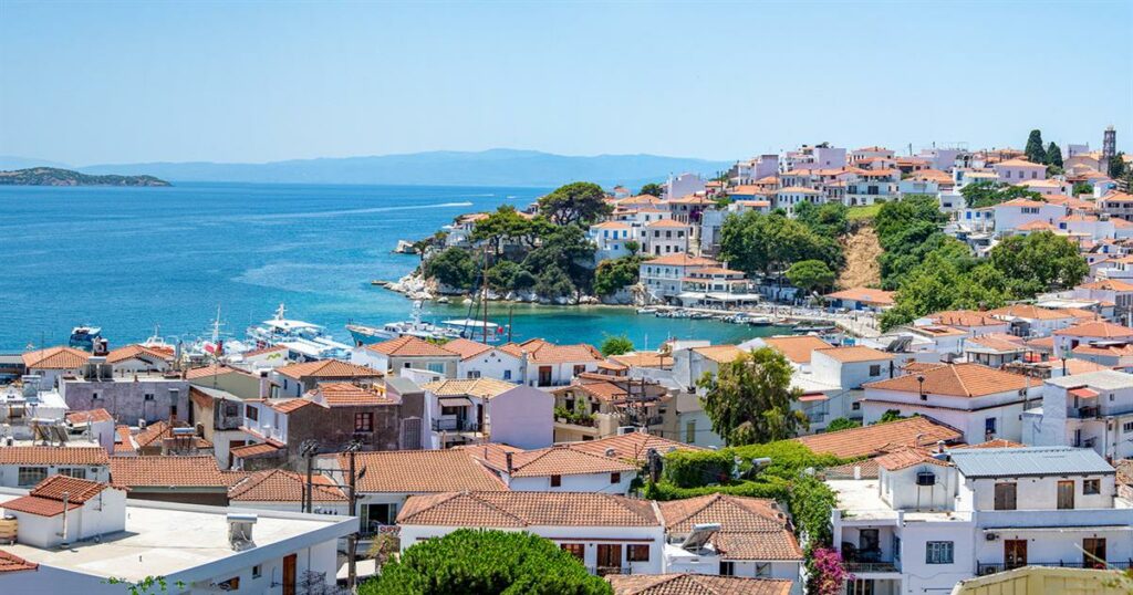 Επιβατηγό πλοίο προσέκρουσε σε θαλάσσιο ταξί στη Σκιάθο