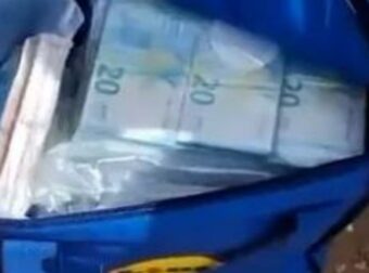 Απίστευτο περιστατικό σε παραλία: Ξεβράστηκαν 600.000 ευρώ μέσα σε σακούλες – Τι συνέβη (video)