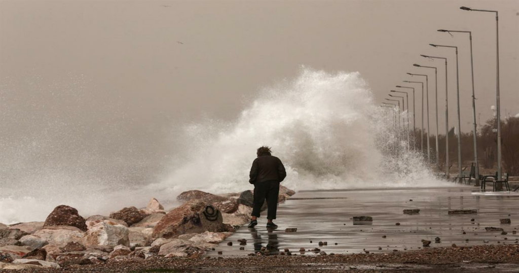 Η κακοκαιρία σαρώνει τη χώρα: Ο ανεμοστρόβιλος στην Πάργα ήταν μόνο η αρχή – Ποιες περιοχές μπαίνουν στο «μάτι» των φαινομένων
