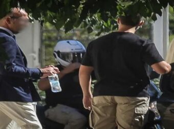 Γιώργος Μαζωνάκης: «Υπήρχε μία ένταση στη φωνή της γιατρού, ένα άγχος» αποκαλύπτει ο προμηθευτής του απινιδωτή