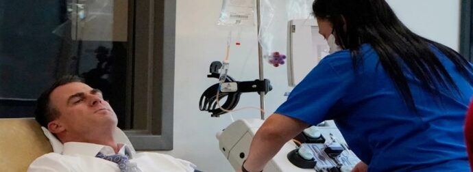 Ο τιμοκατάλογος του ιατρείου στο Κολωνάκι: Πόσο κοστίζει η πλασμαφαίρεση που έκανε ο Μαζωνάκης;