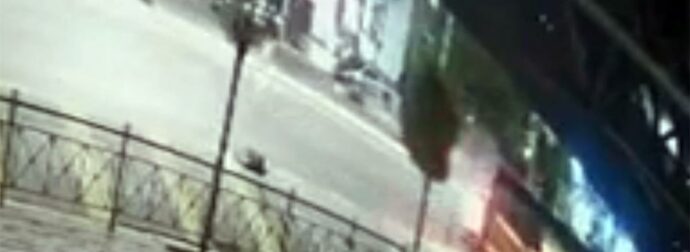 Τρεις νεκροί στην άσφαλτο στην Αθήνα: Βίντεο από τη στιγμή του τροχαίου – Ψάχνουν αν κάποιος από τους οδηγούς παραβίασε φανάρι