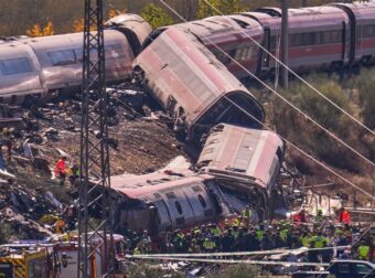 Σιδηροδρομική τραγωδία στην Ισπανία: Τρεις Έλληνες άλλαξαν θέση τελευταία στιγμή και σώθηκαν από θαύμα (video)