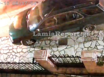 Απίστευτο περιστατικό: Οδηγός BMW πέφτει πάνω σε παρκαρισμένα αυτοκίνητα, βάζει όπισθεν και εξαφανίζεται νομίζοντας ότι δεν τον έχει δει κανείς