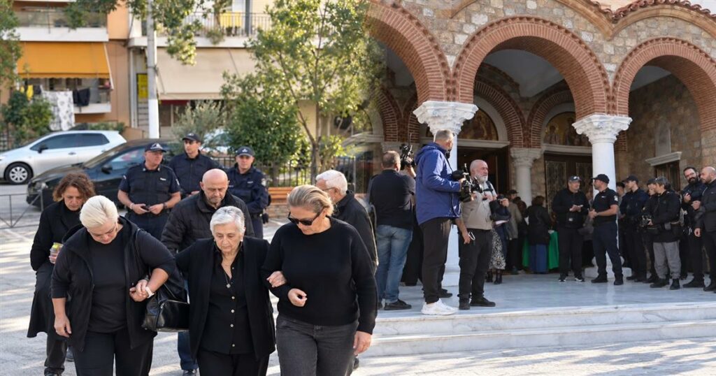 Σπαραγμός στο 40ήμερο μνημόσυνο του Γιώργου Μαζωνάκη: Συντετριμμένη η οικογένειά του στη Νίκαια – Αυξημένα μέτρα προστασίας και πλήθος κόσμου